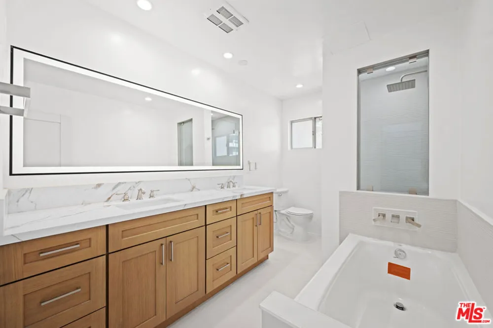136 S Palm Drive #201 Beverly Hills, CA 90212