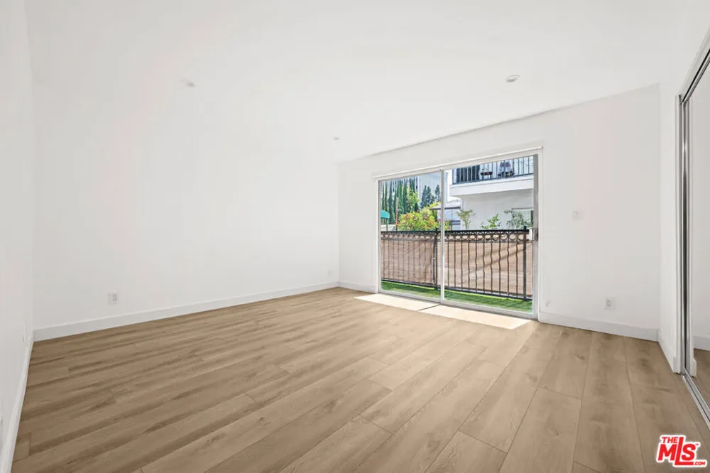 136 S Palm Drive #201 Beverly Hills, CA 90212