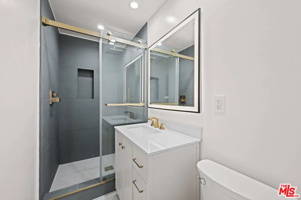 136 S Palm Drive #201 Beverly Hills, CA 90212
