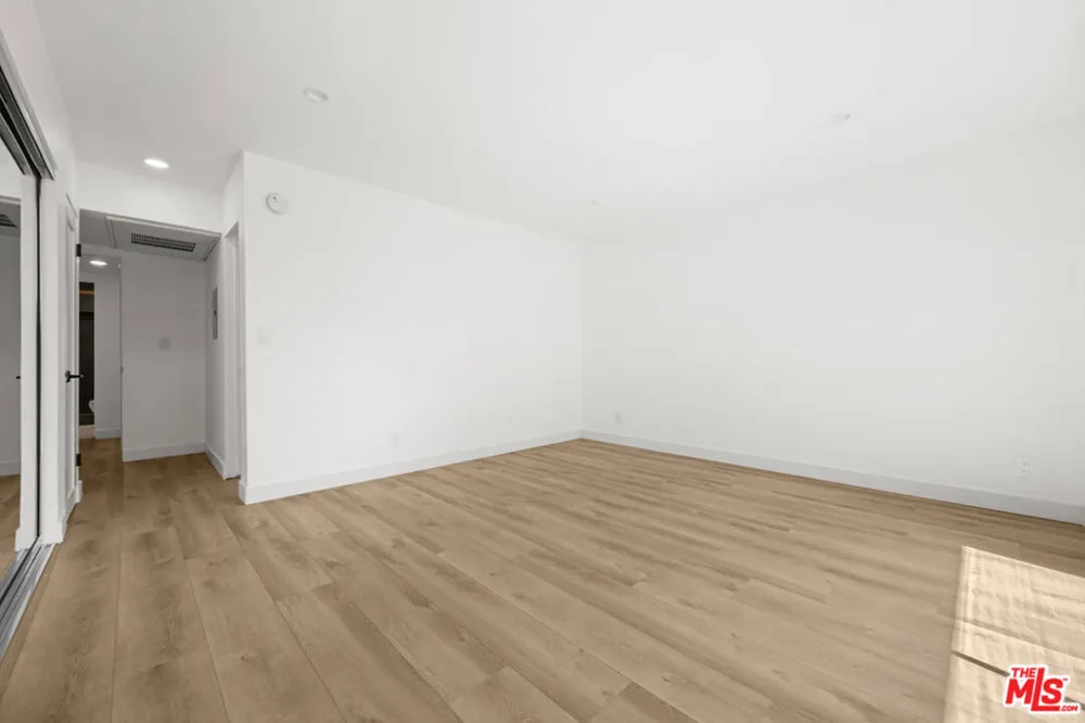 136 S Palm Drive #201 Beverly Hills, CA 90212