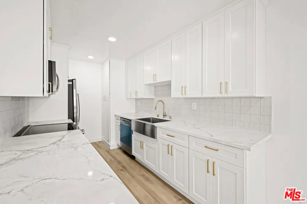 136 S Palm Drive #201 Beverly Hills, CA 90212