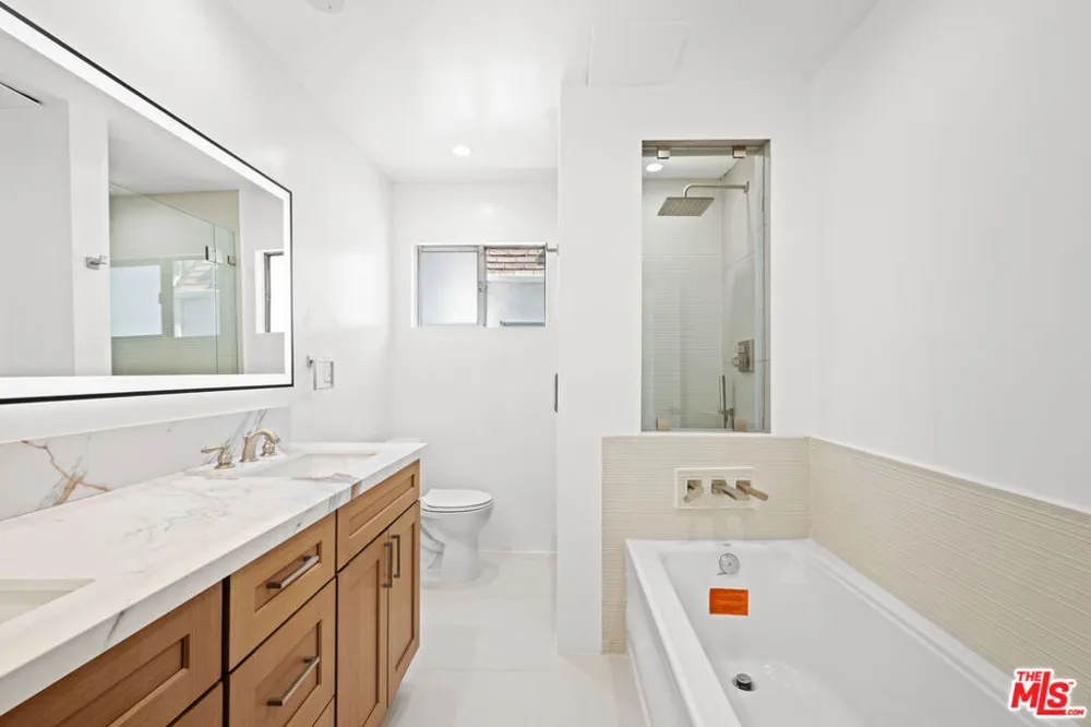 136 S Palm Drive #201 Beverly Hills, CA 90212