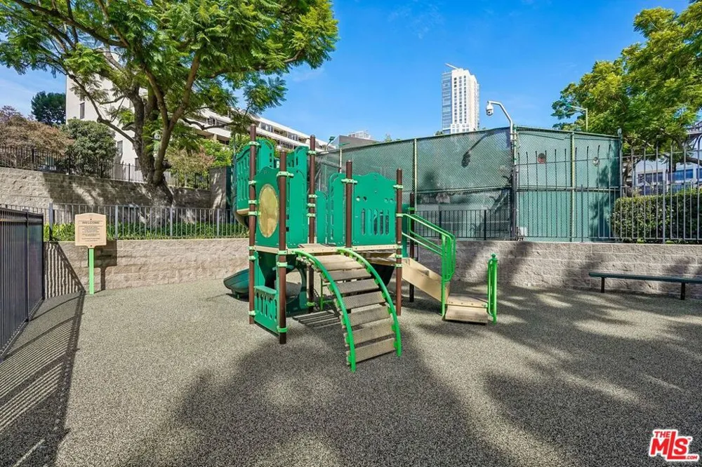 800 W 1st Street #2805 Los Angeles, CA 90012