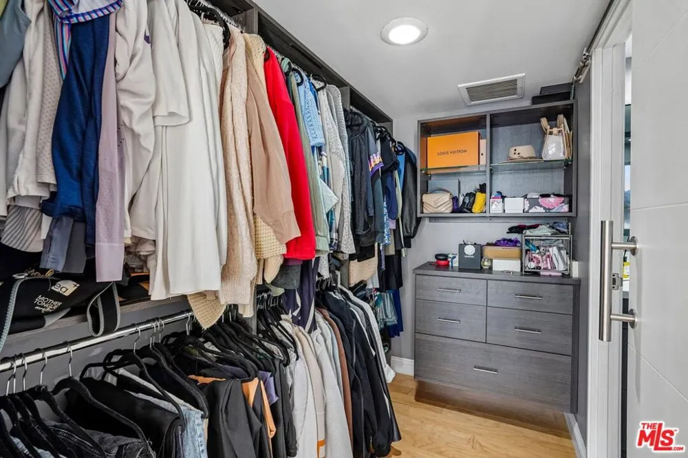 800 W 1st Street #2805 Los Angeles, CA 90012