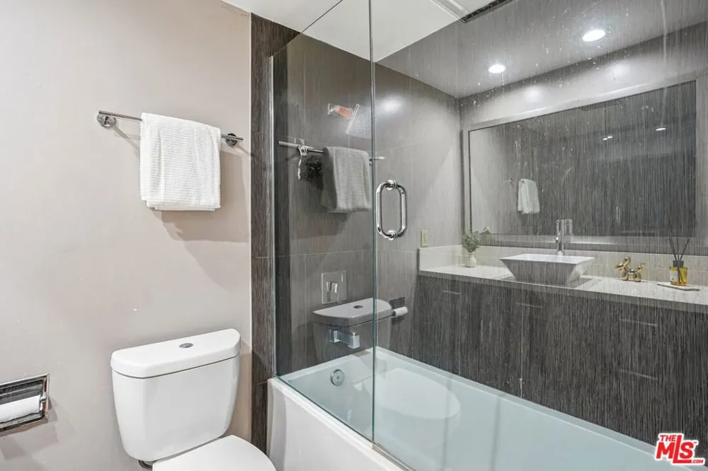 800 W 1st Street #2805 Los Angeles, CA 90012