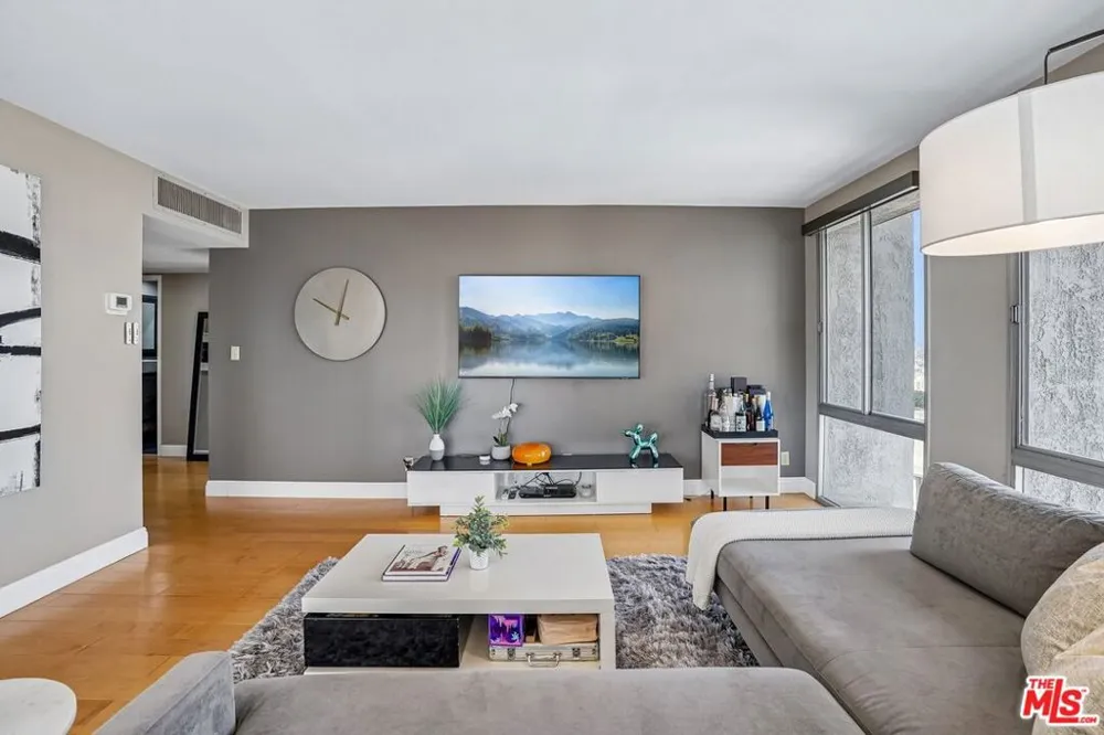 800 W 1st Street #2805 Los Angeles, CA 90012