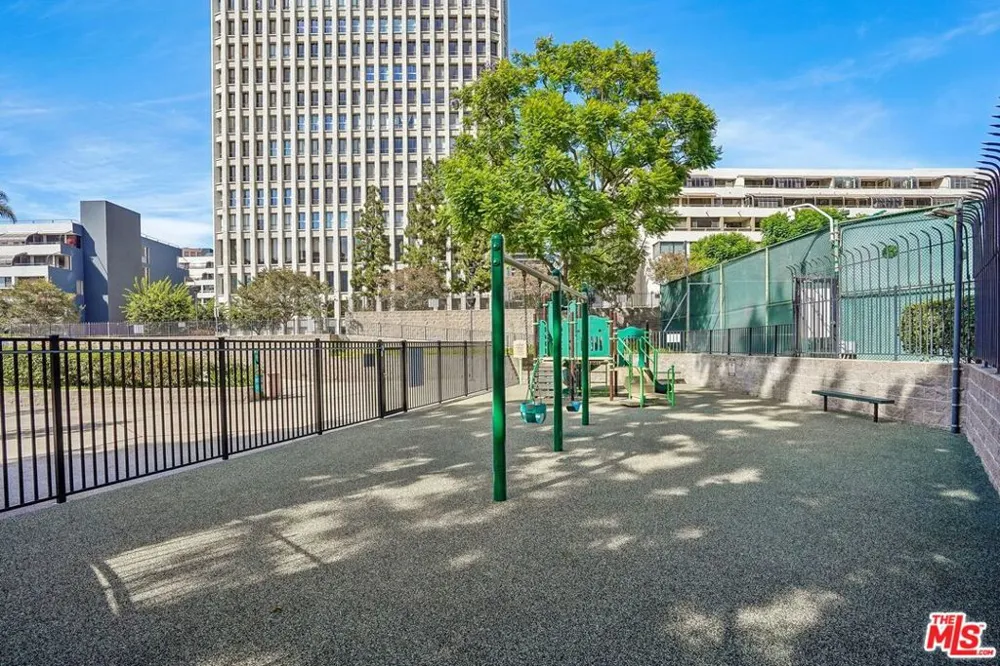 800 W 1st Street #2805 Los Angeles, CA 90012