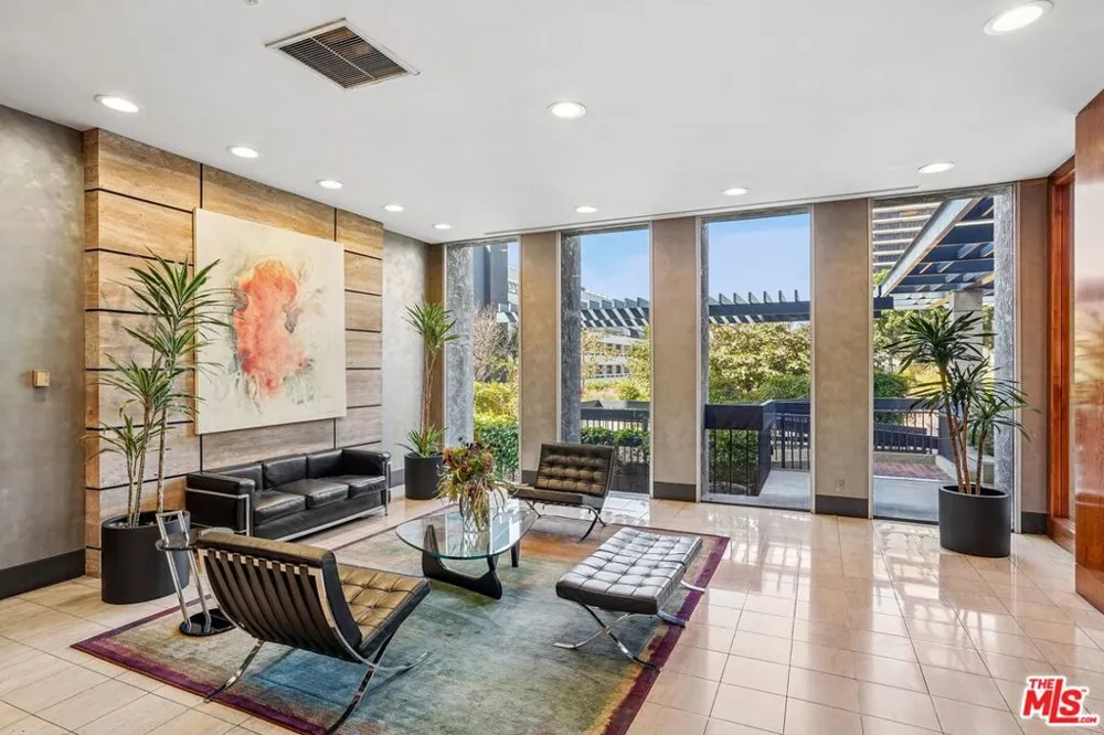 800 W 1st Street #2805 Los Angeles, CA 90012