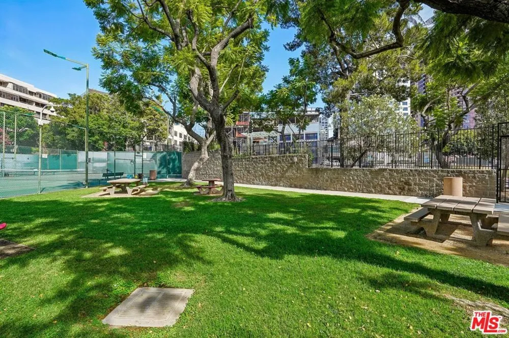 800 W 1st Street #2805 Los Angeles, CA 90012