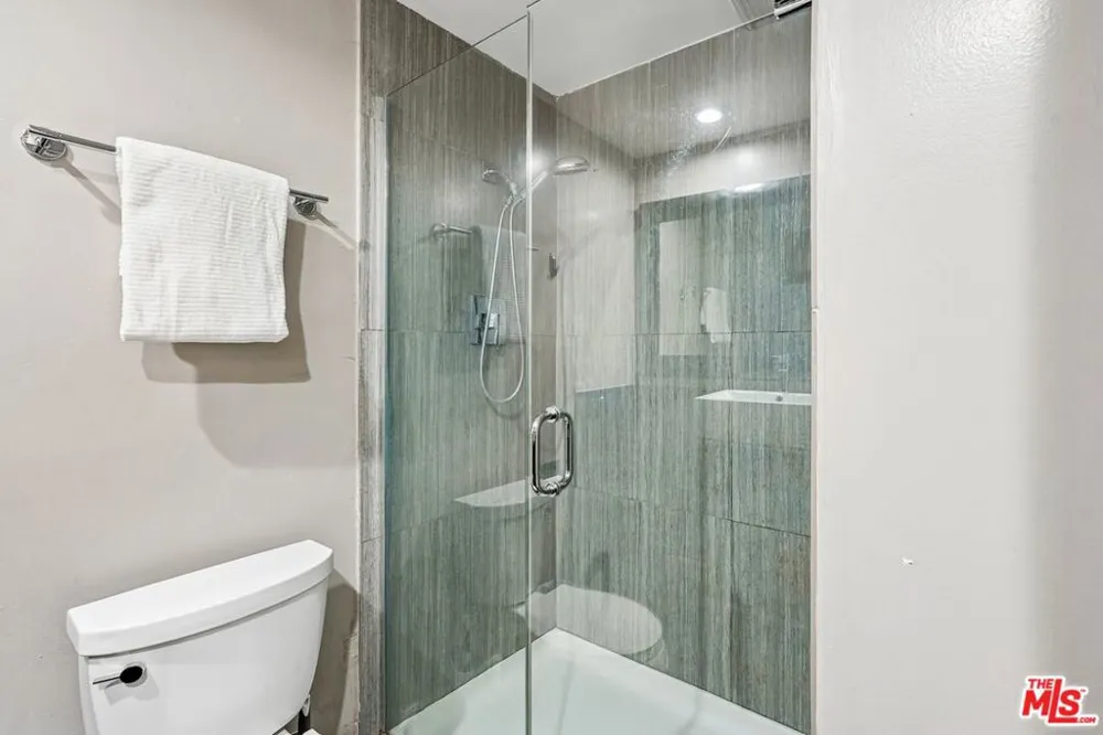 800 W 1st Street #2805 Los Angeles, CA 90012
