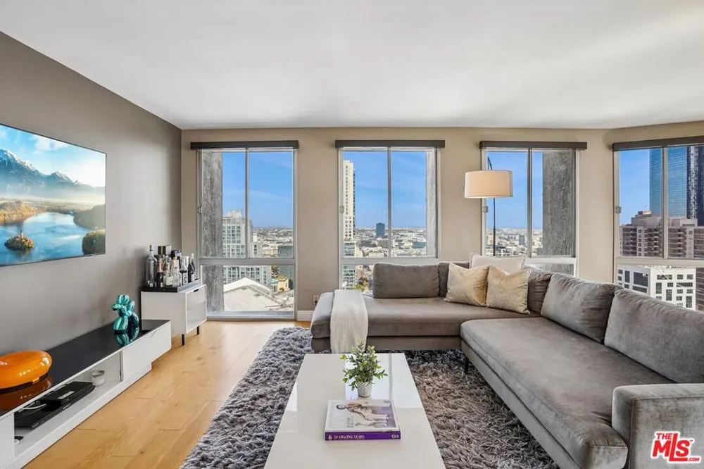 800 W 1st Street #2805 Los Angeles, CA 90012