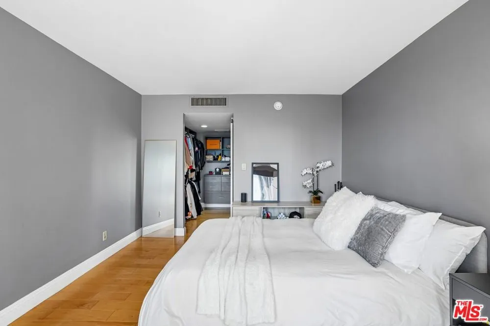 800 W 1st Street #2805 Los Angeles, CA 90012