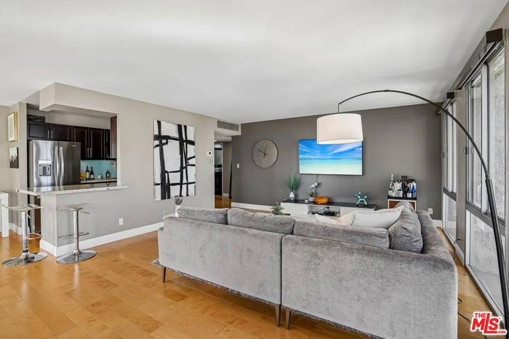 800 W 1st Street #2805 Los Angeles, CA 90012