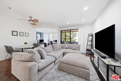 2559 Plaza Del Amo #213