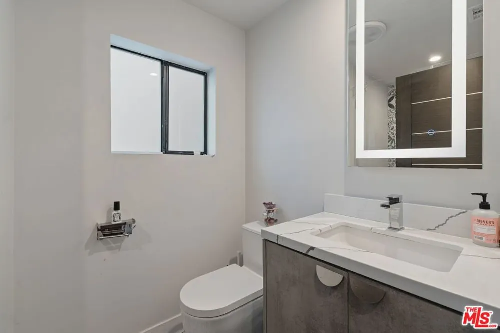 12911 Bluff Creek Drive Playa Vista, CA 90094