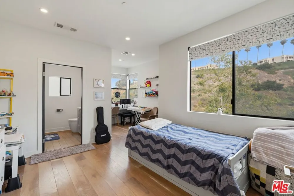 12911 Bluff Creek Drive Playa Vista, CA 90094