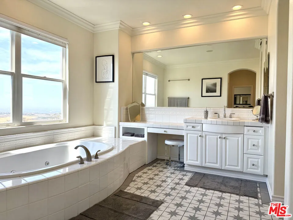 5 Marisol Newport Coast, CA 92657