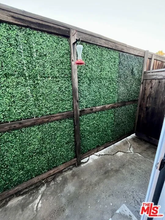 10817 WHIPPLE STREET #18 Toluca Lake, CA 91602