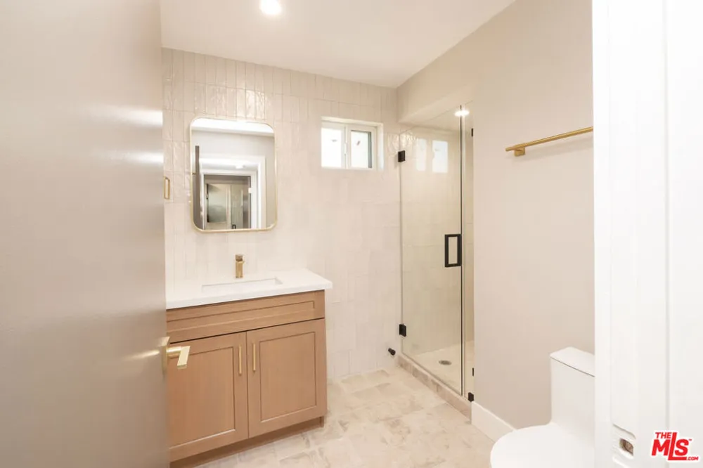 593 E 9th Street #B Upland, CA 91786