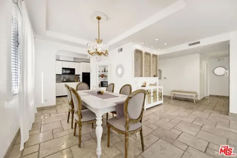 11952 Montana Avenue #303