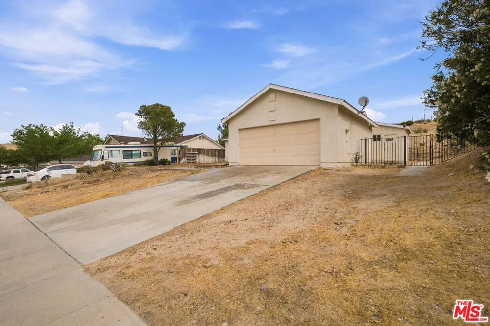1325 Bradford Avenue Rosamond, CA 93560