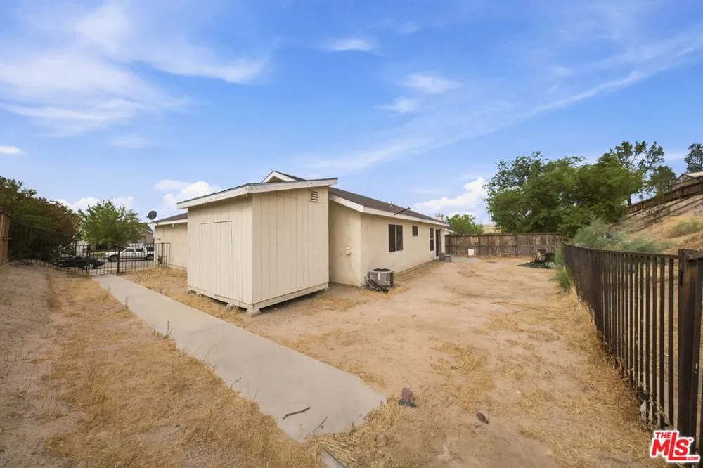 1325 Bradford Avenue Rosamond, CA 93560