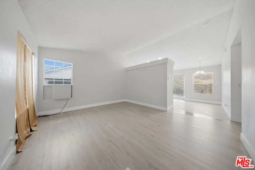 1325 Bradford Avenue Rosamond, CA 93560