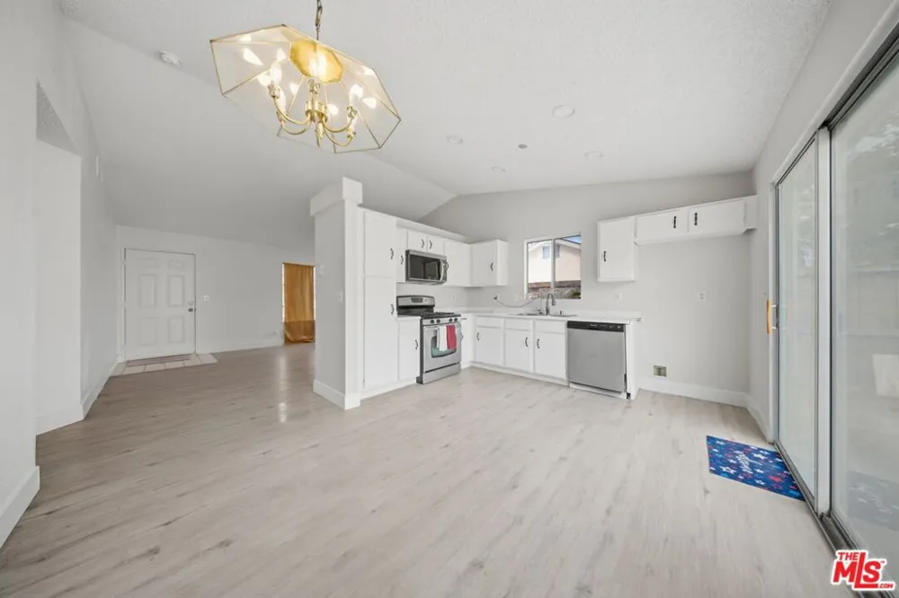 1325 Bradford Avenue Rosamond, CA 93560