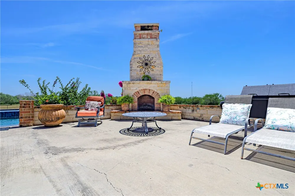 4881 Fm 798 Pawnee, TX 78145
