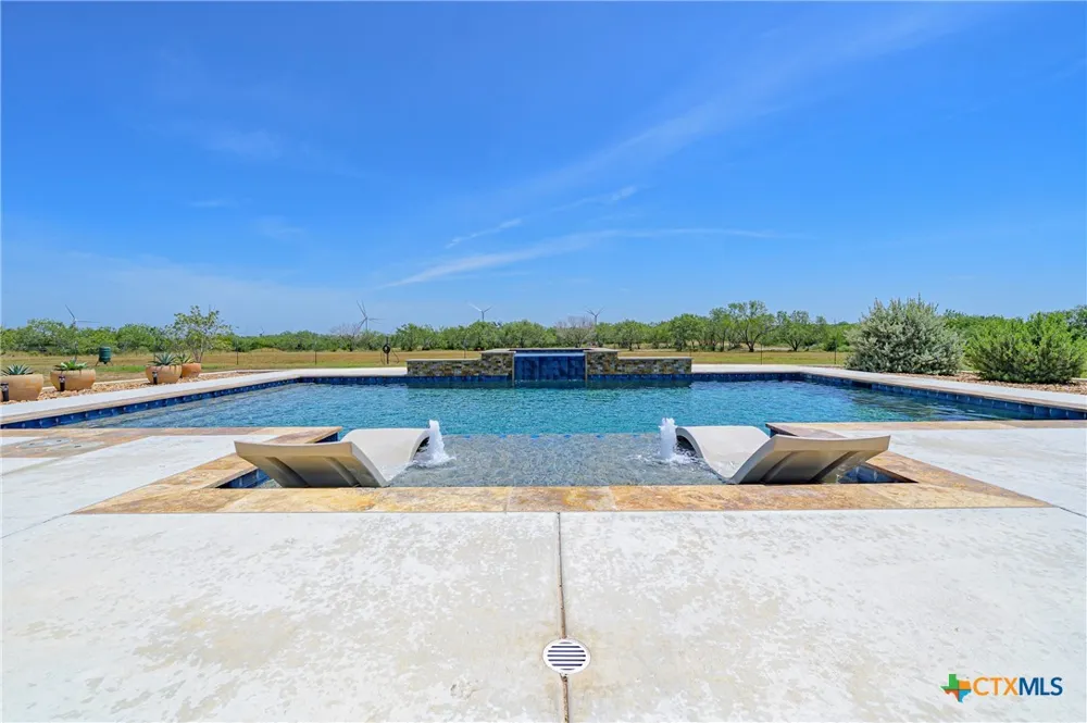 4881 Fm 798 Pawnee, TX 78145