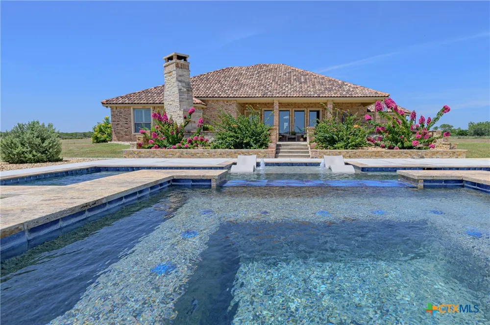 4881 Fm 798 Pawnee, TX 78145