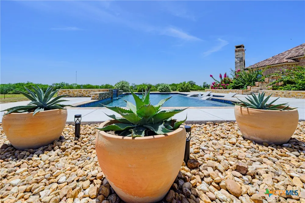 4881 Fm 798 Pawnee, TX 78145