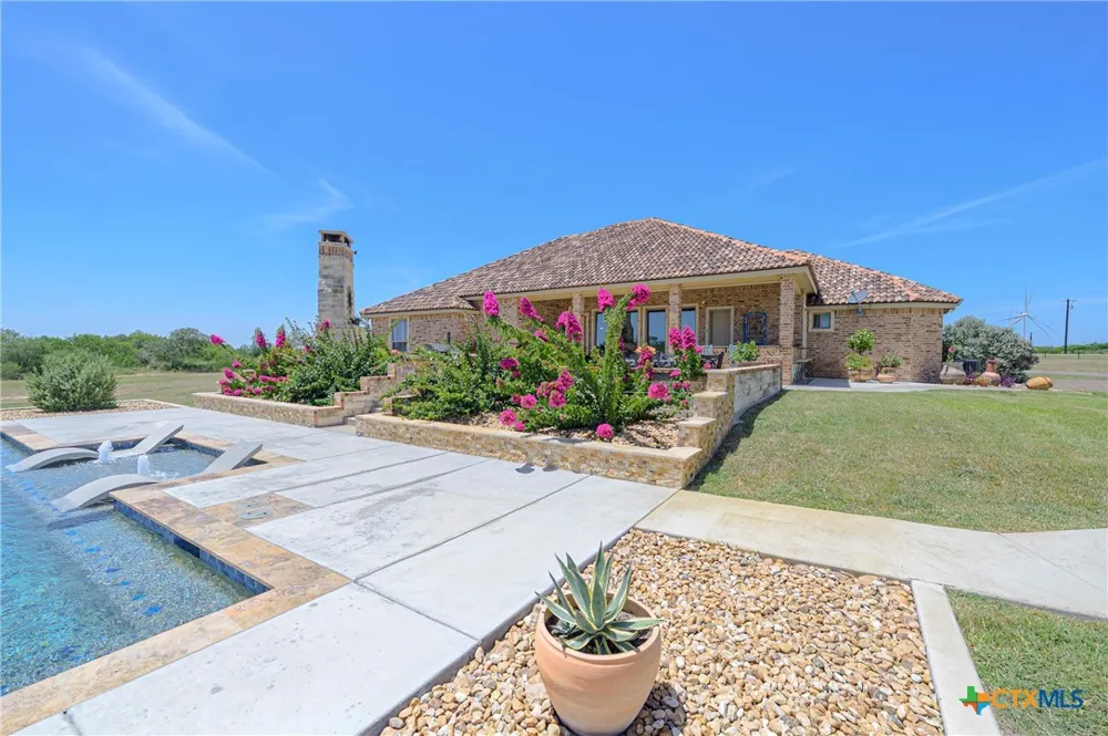 4881 Fm 798 Pawnee, TX 78145