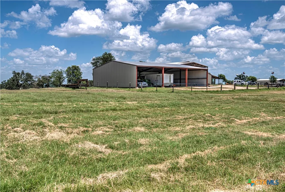2162 County Road 304 Rockdale, TX 76567