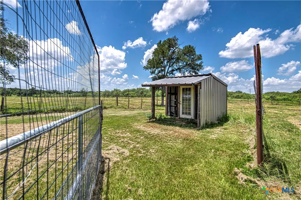 2162 County Road 304 Rockdale, TX 76567
