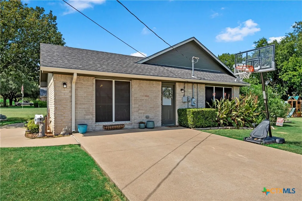 101 Brown Drive Eddy, TX 76524