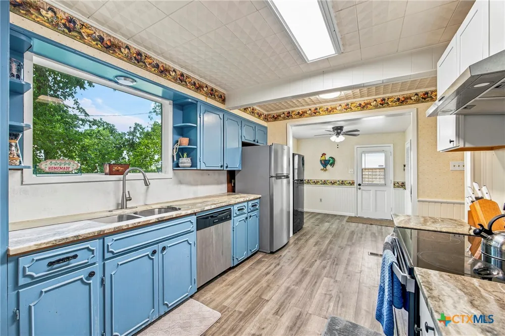 108 E College Street Seguin, TX 78155