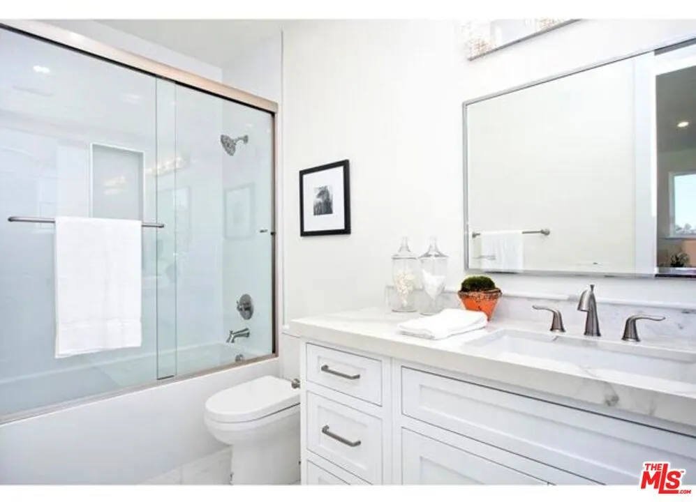 2931 Military Avenue Los Angeles, CA 90064
