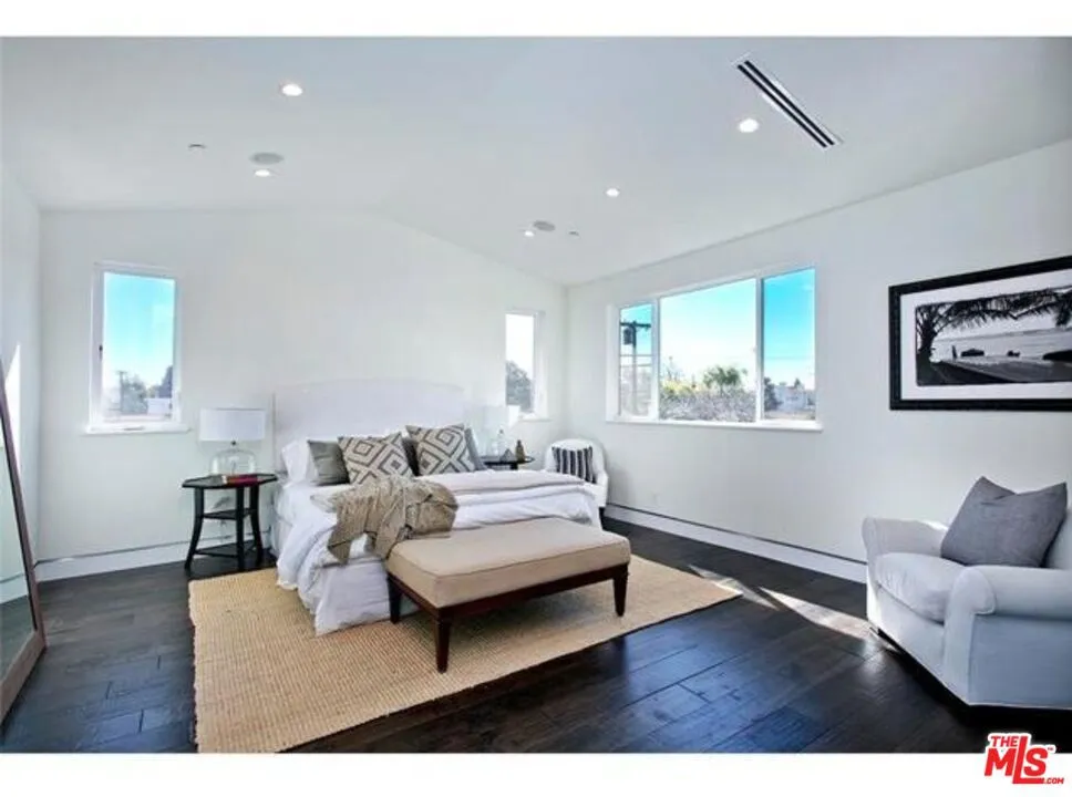2931 Military Avenue Los Angeles, CA 90064