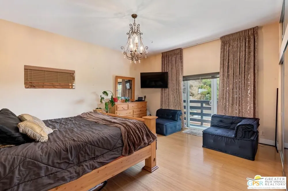 2350 San Marco Drive Los Angeles, CA 90068