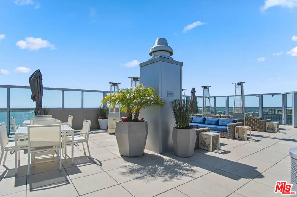 13700 Marina Pointe Drive #1514 Marina del Rey, CA 90292