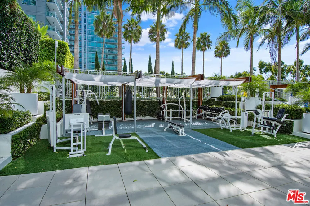 13700 Marina Pointe Drive #1514 Marina del Rey, CA 90292
