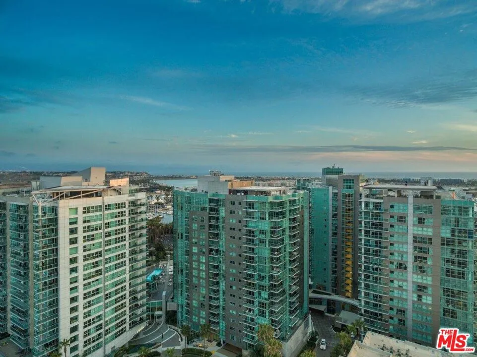 13700 Marina Pointe Drive #1514 Marina del Rey, CA 90292