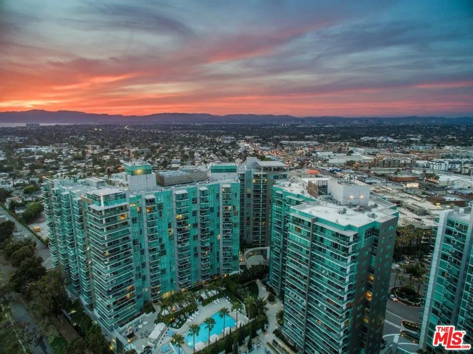 13700 Marina Pointe Drive #1514 Marina del Rey, CA 90292