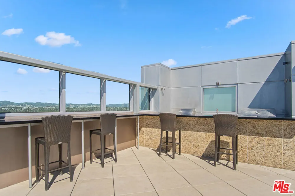 13700 Marina Pointe Drive #1514 Marina del Rey, CA 90292