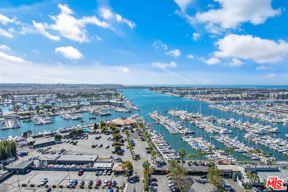 13700 Marina Pointe Drive #1514 Marina del Rey, CA 90292