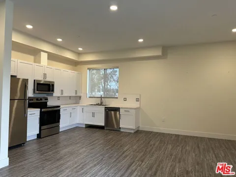 11115 Mccormick Street #401
