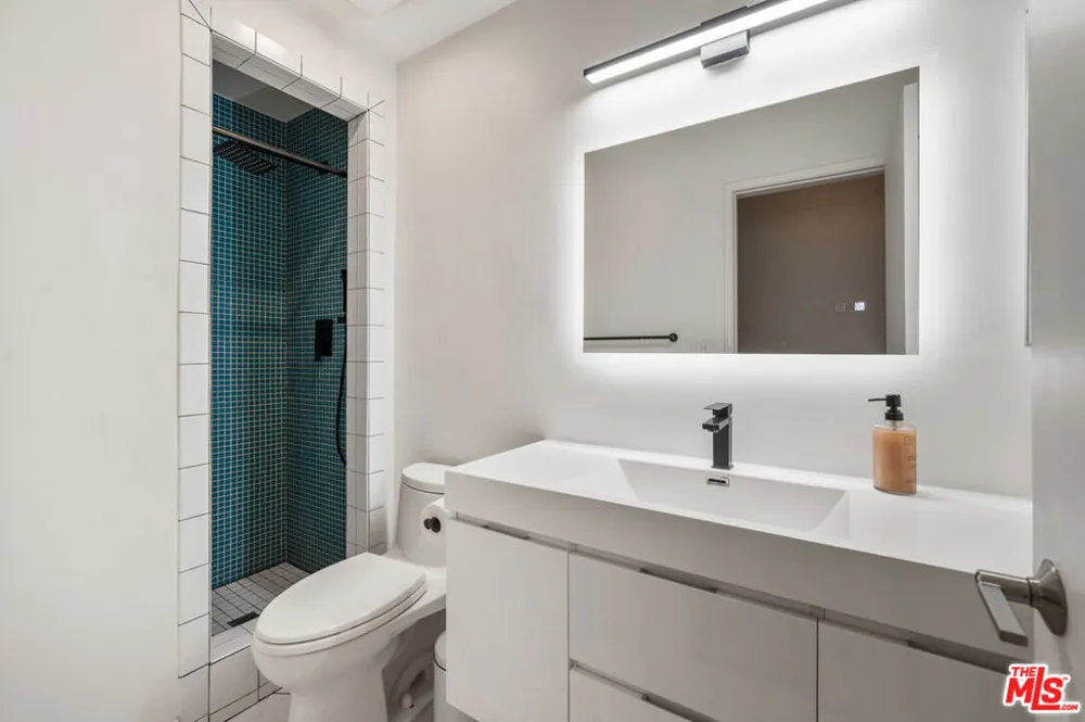 5950 Buckingham #610 Culver City, CA 90230