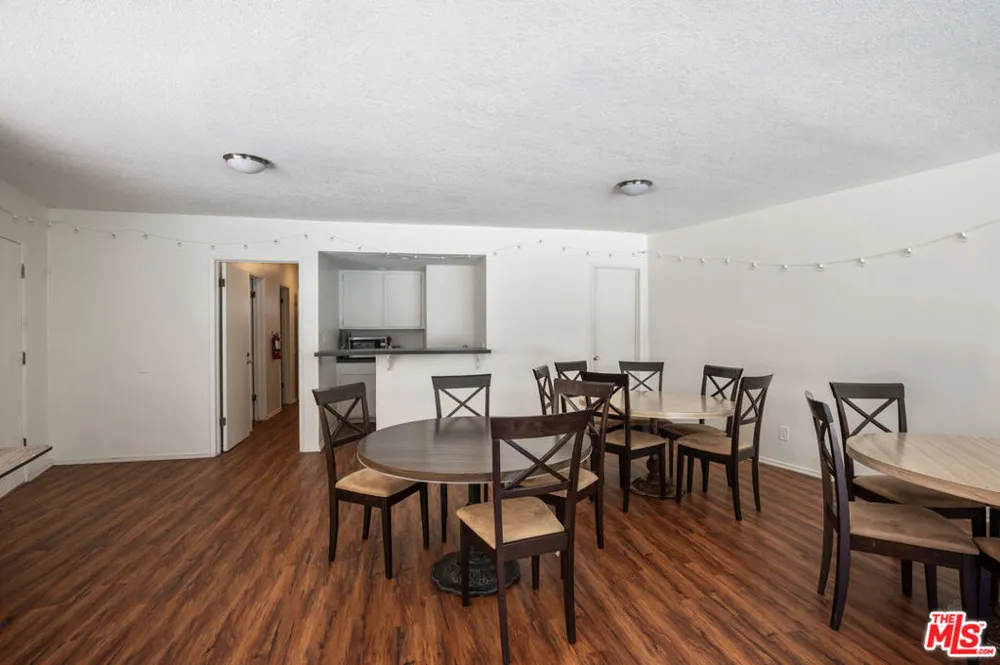 5950 Buckingham #610 Culver City, CA 90230
