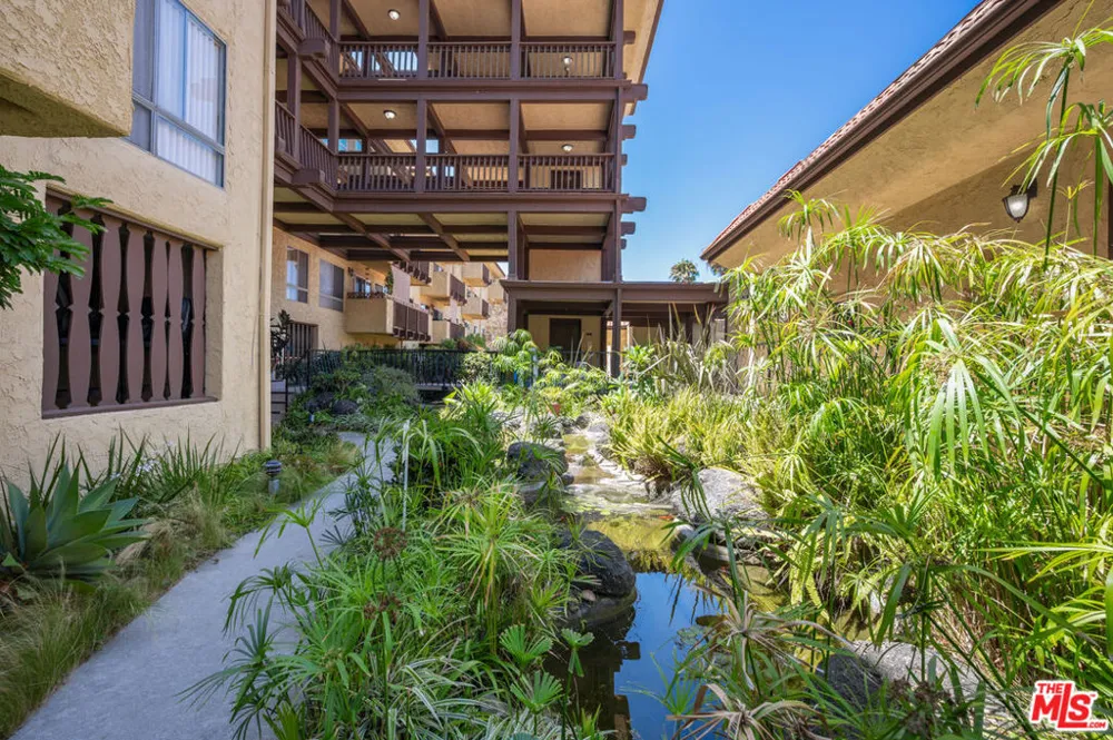 5950 Buckingham #610 Culver City, CA 90230